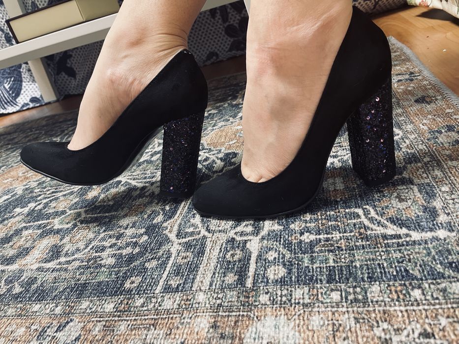 Pantofi din piele intoarsa