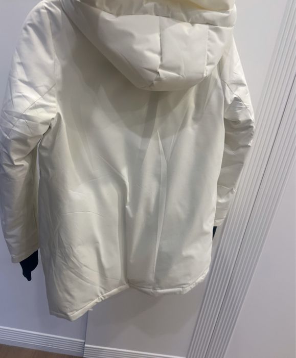 Продам белую, зимнюю куртку