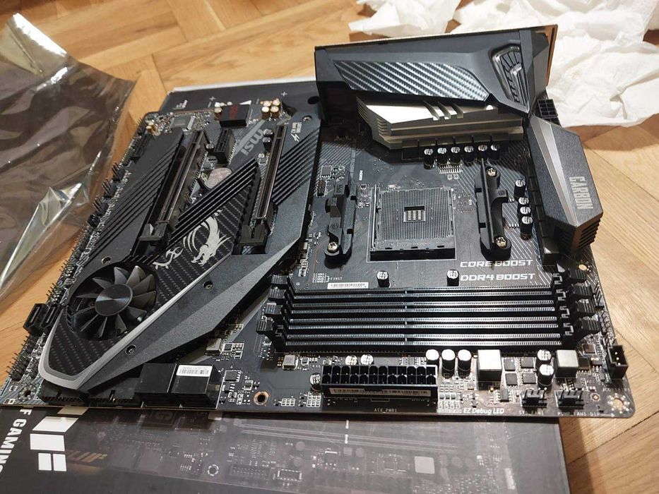 MSI X570 Gaming Pro CARBON Wi-Fi (със забележка)