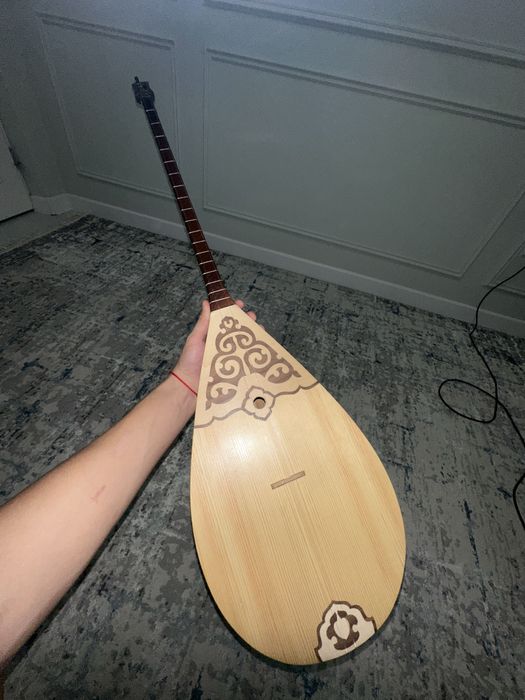 новый домбыра сделанный на заказ