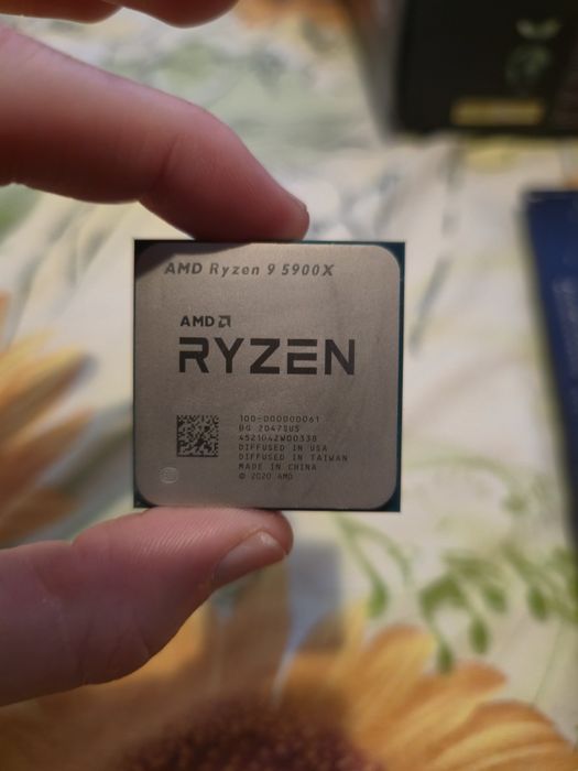 AMD Ryzen 9 5900X - Gigabyte B550 AORUS Elite

V2