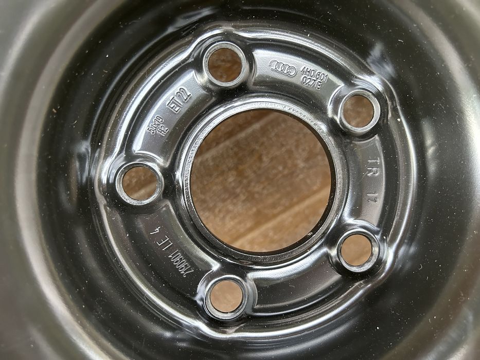 Патерица 19" за Ауди А8 4Н D4 и летни гуми PIRELLI 235/50/19,DOT 31/21