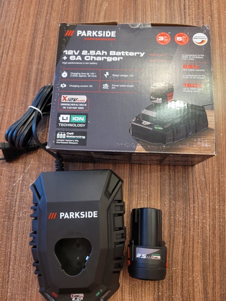 Батерия и зарядно устройство Parkside  12 волта Xteam