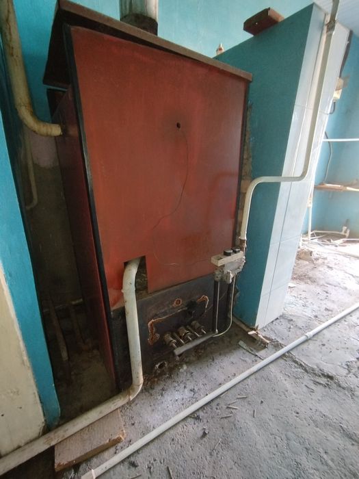 Продаётся котёл отопления и возможно горячей воды