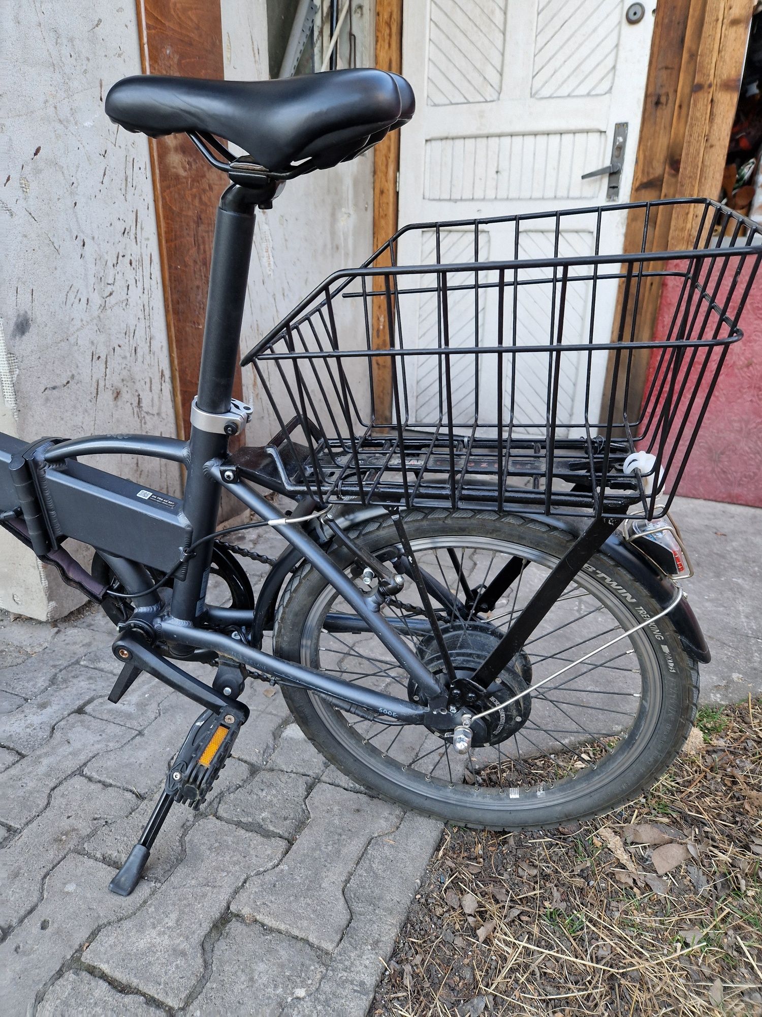 Bicicletă semi electrică