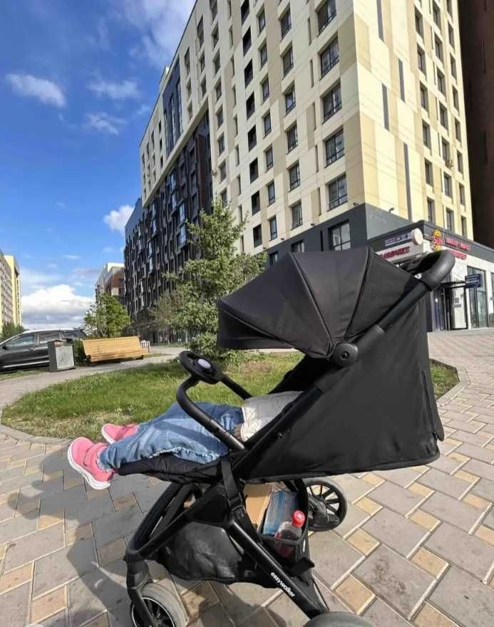 Коляска черная Easywalker