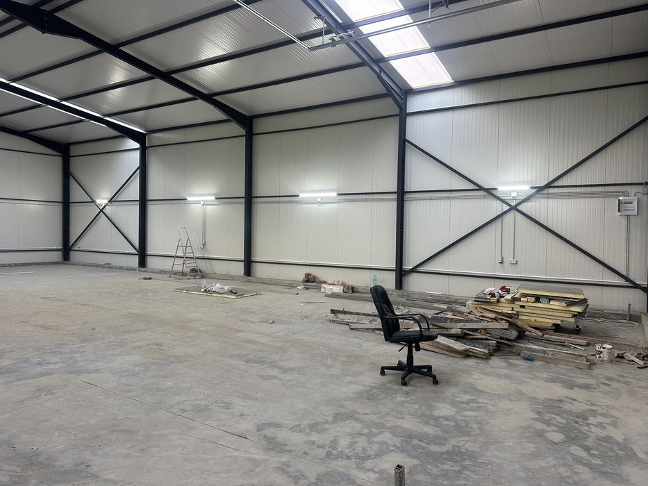 Vand/Schimb Structura/Hala metalica data la cheie cu panou sandwich