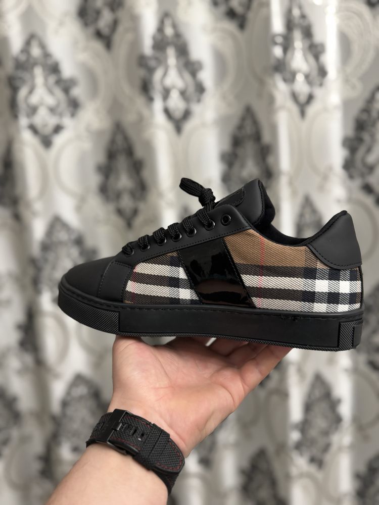 Adidasi Barbati Burberry Black!