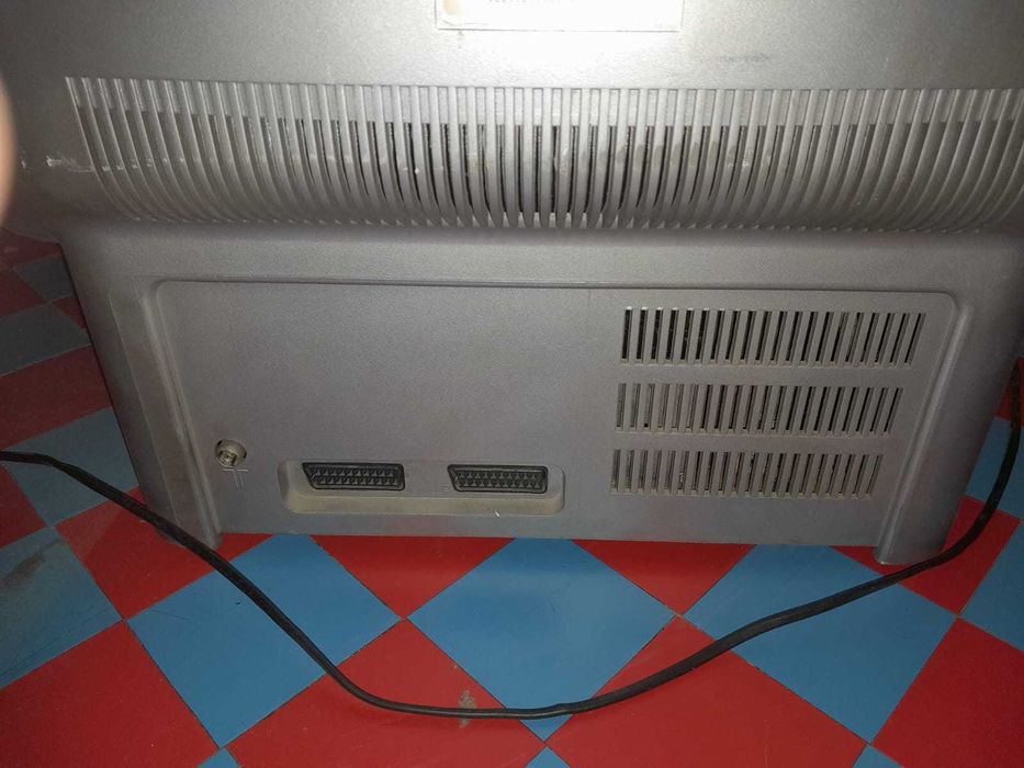 Televizor SCHNEIDER STV 2804 T – retro, perfect funcțional