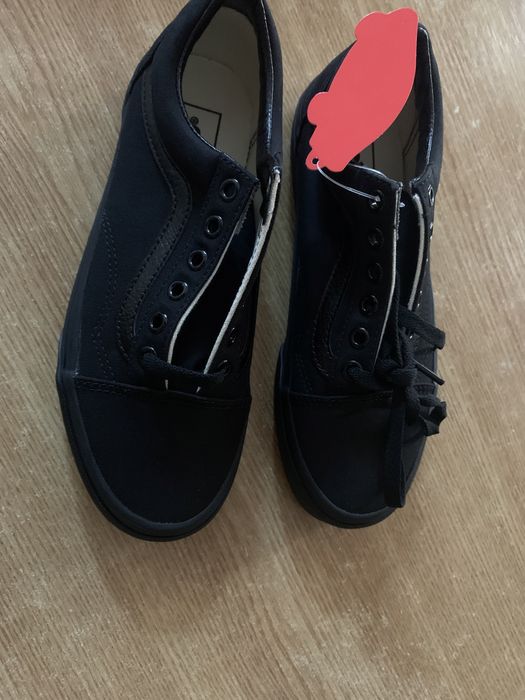 Tenisi Vans noi in cutie