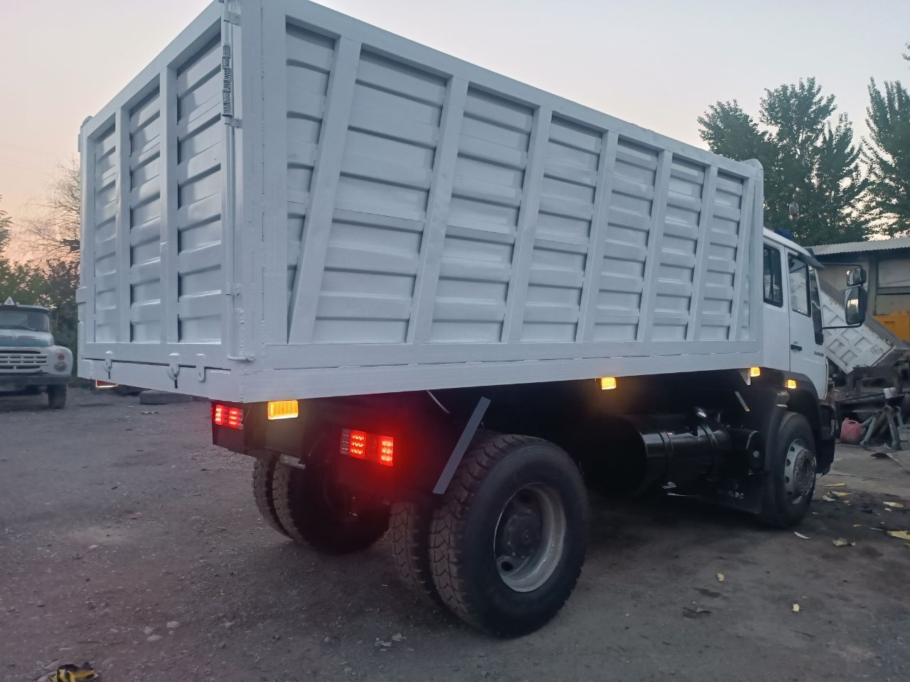 Man cla 280 samosval sotiladi