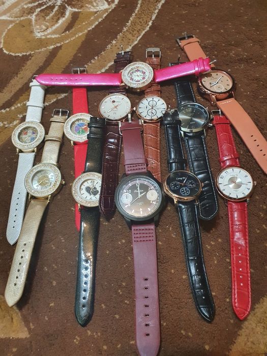 Ceasuri de mână pentru bărbați și femei! Sunați! Nu merge mes. Olx!