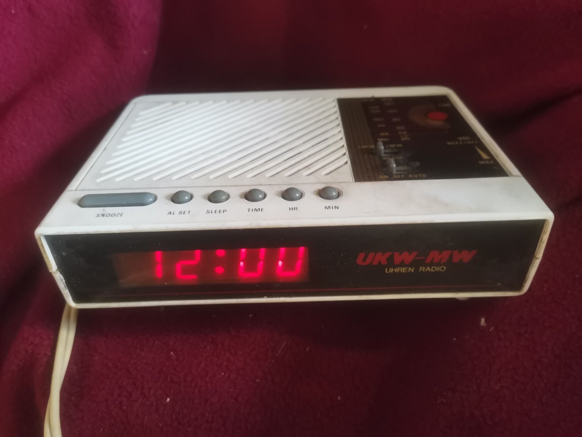 Радио часовник аларма