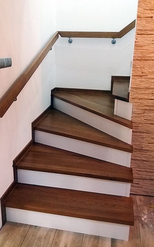 Oferta scari interioare din lemn masiv pe comandă