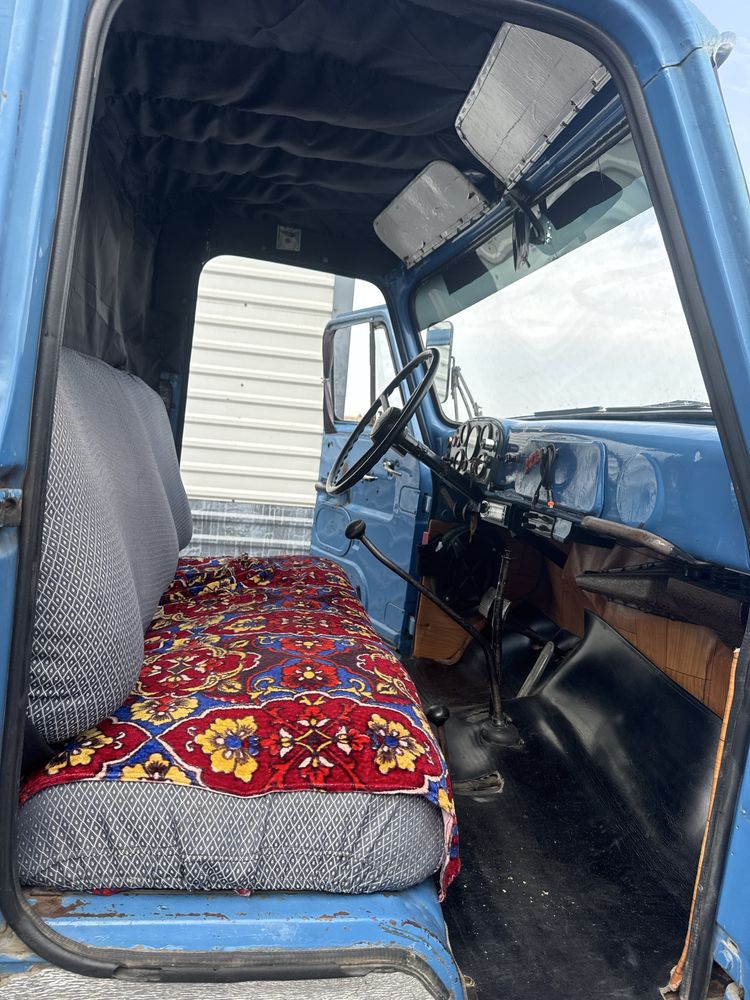 Gaz 53 srochni sotiladi