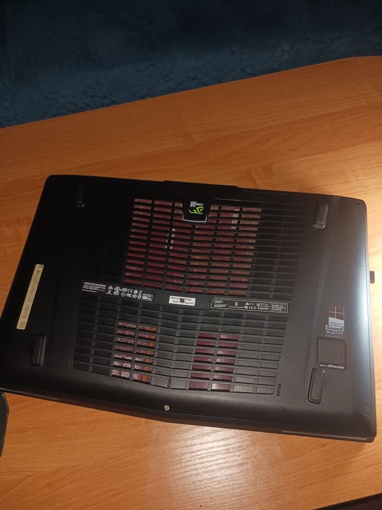 Vând laptop msi gt72 2pe dominator pro+ notebook cooler slim Hama