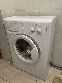 Продам стиральную машинку Indesit Wiun82