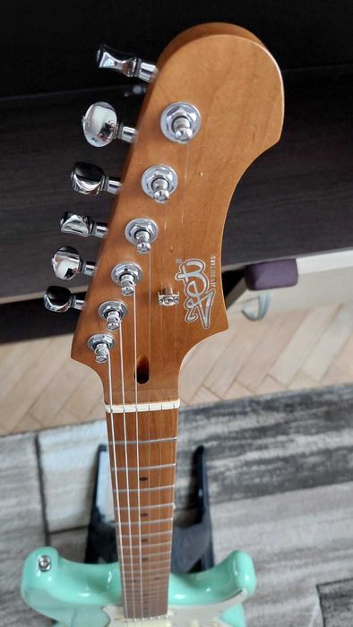 Чисто нова електрическа китара Jet JS-400 SG HSS