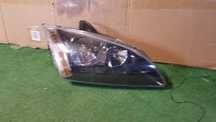 far dreapta ford focus mk2 cu fundal negru
