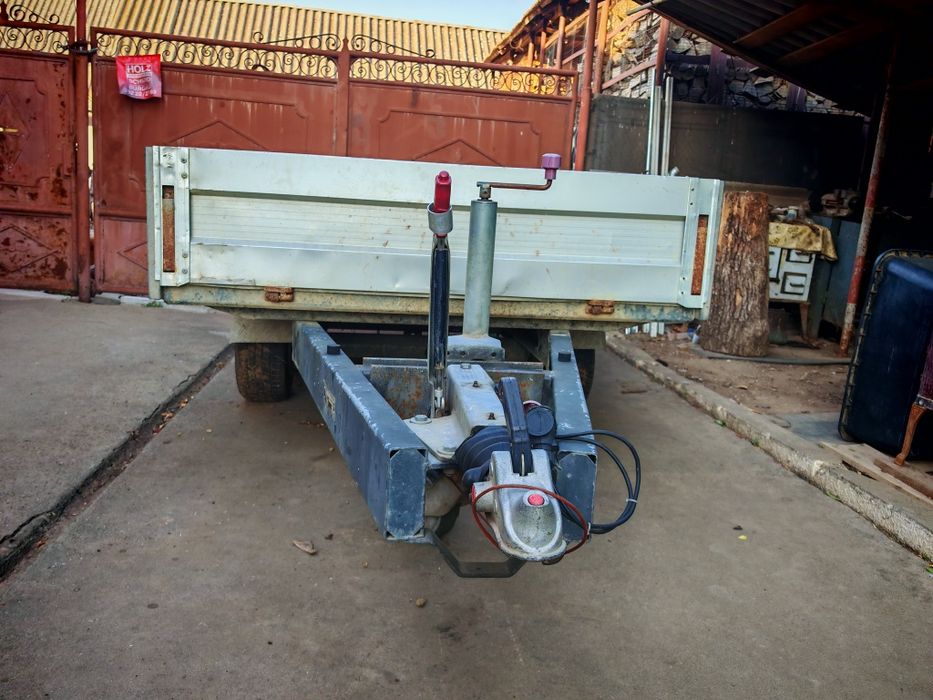 Vând remorca cu 2 axe de 2600 kg