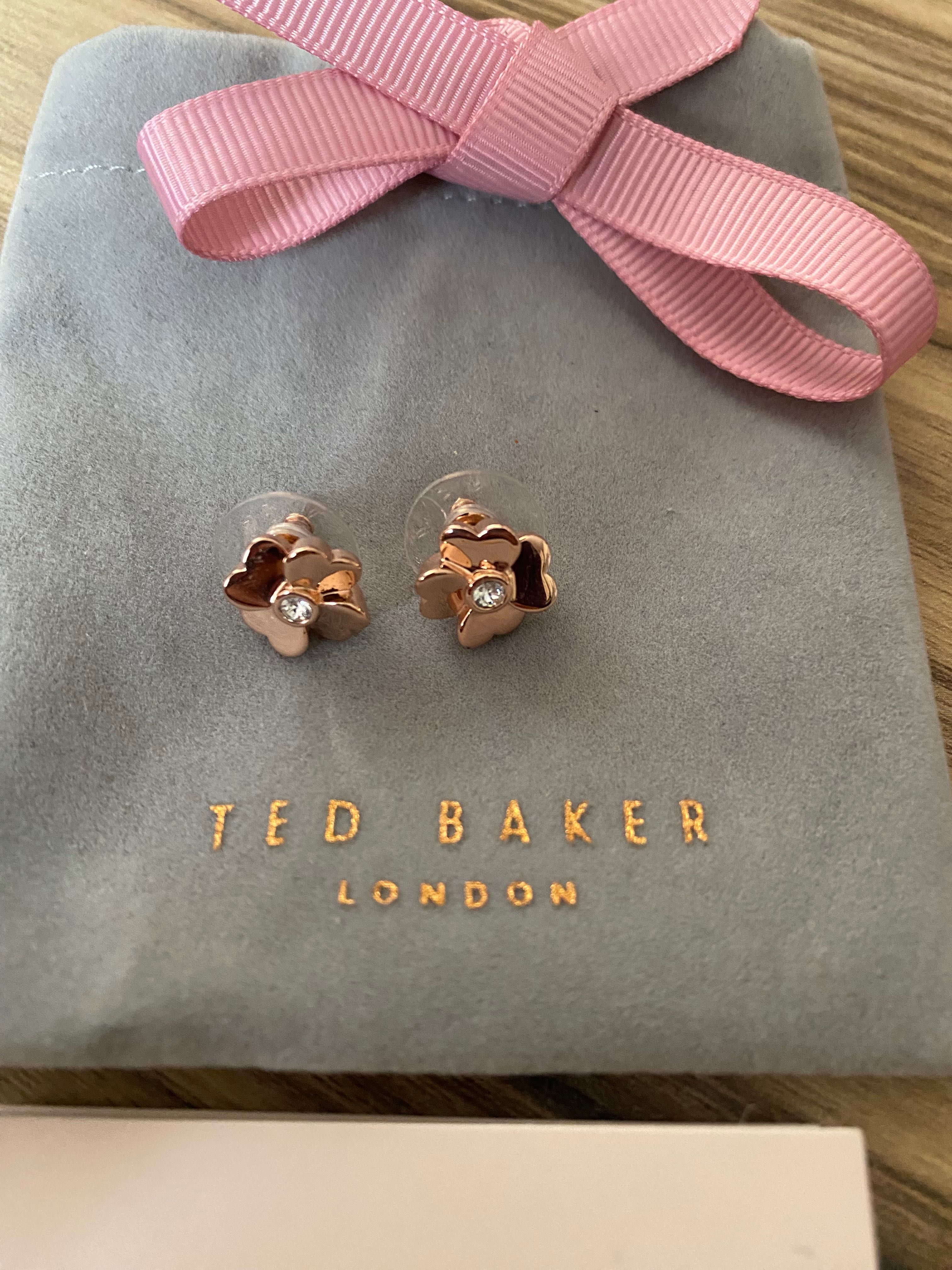 Нови обеци Ted Baker