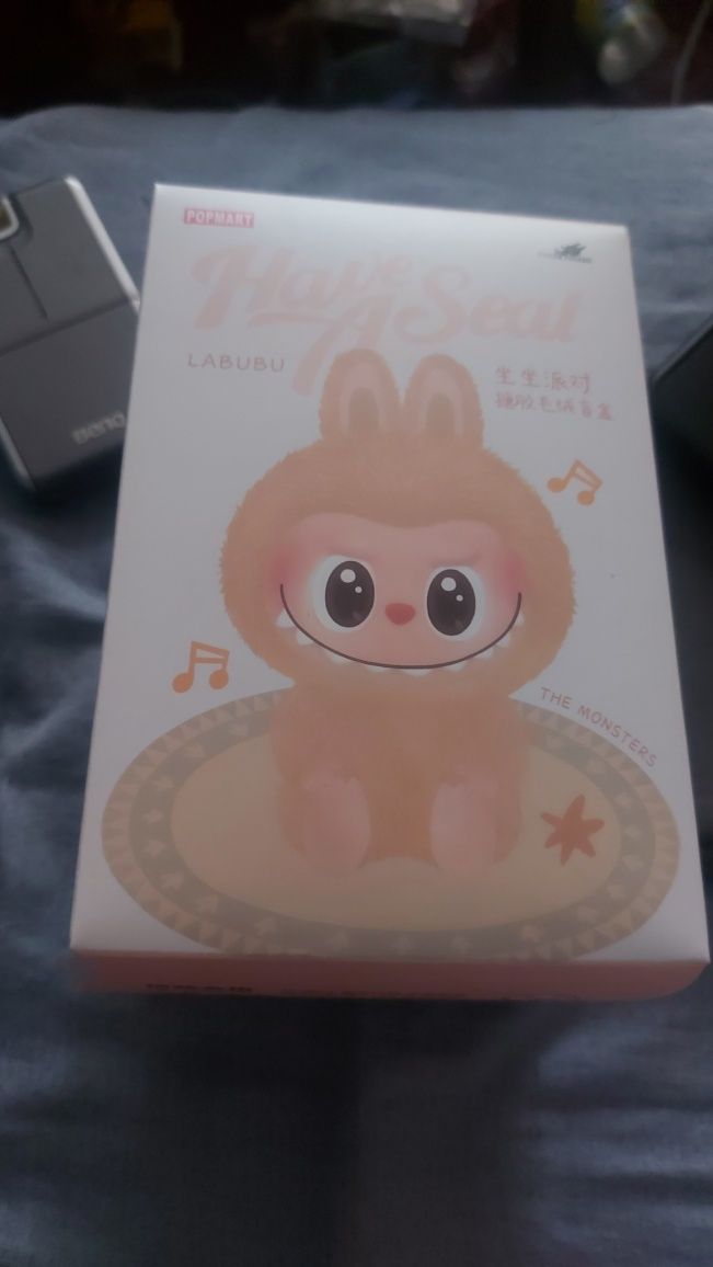 Labubu играчка,.