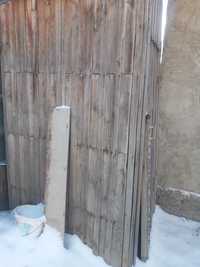 Уличный деревянный туалет