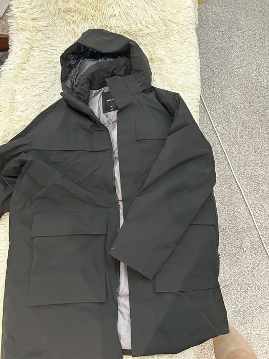 Черный зимний пуховик