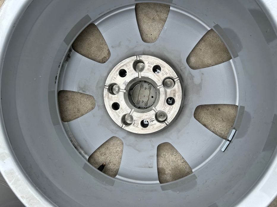 Vând jante de Audi R 16 perfete