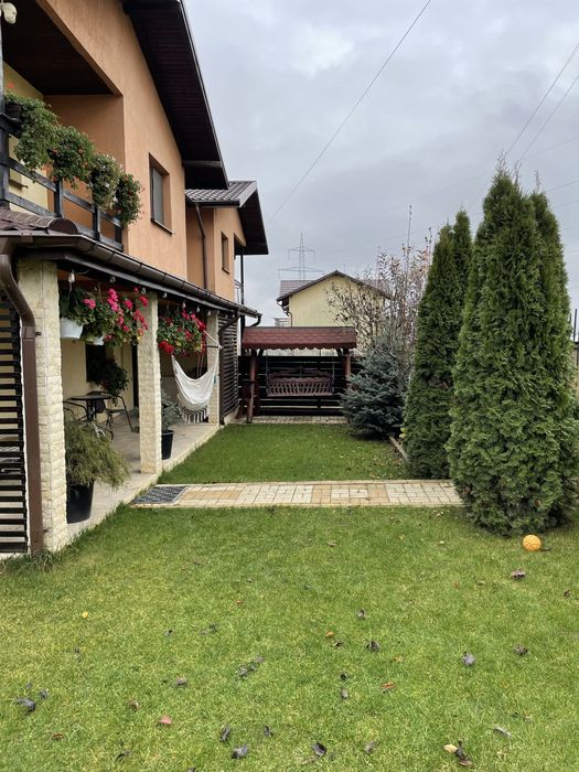 Persoana fizica, vând casă tip duplex