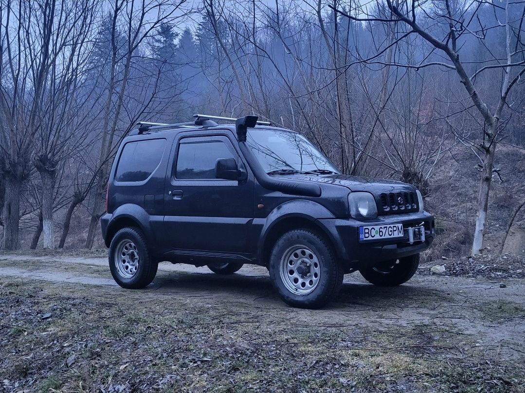 Vând Suzuki Jimny din 2001 , 4x4 cu refuctor .