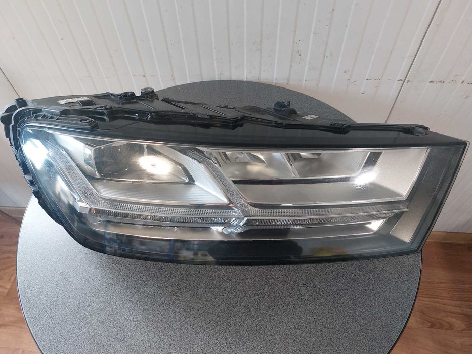 Десен оборудван фар за Audi Q7 4M 2015-2019 с номер 4M0.941.033.A