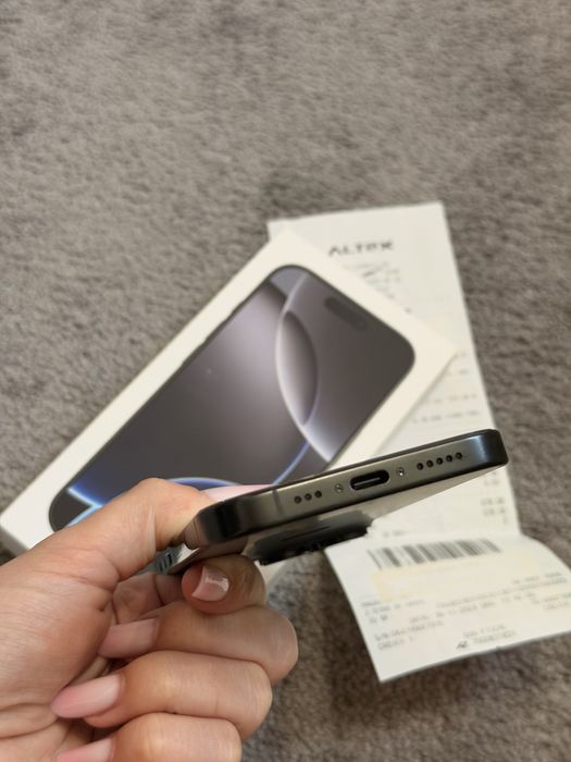 Vand Iphone 16 pro 128gb cu garantie 1 an, impacabil fara zgarieturi