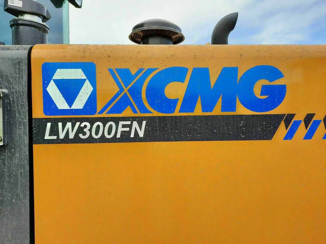 XCMG LW300FN 1.8 куб рычаг. бизда бошка турдаги махсус техникалар бор.