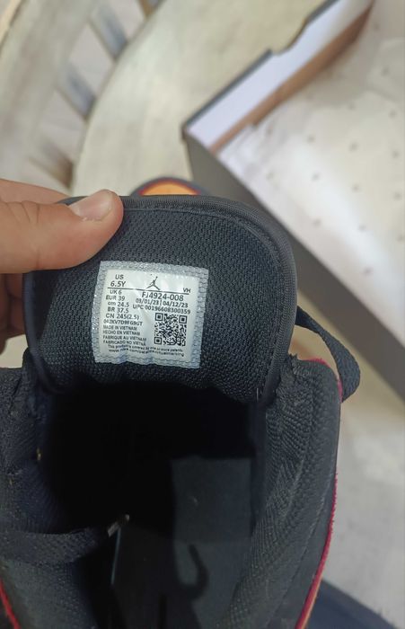 Air jordan 1 mid yellow and black