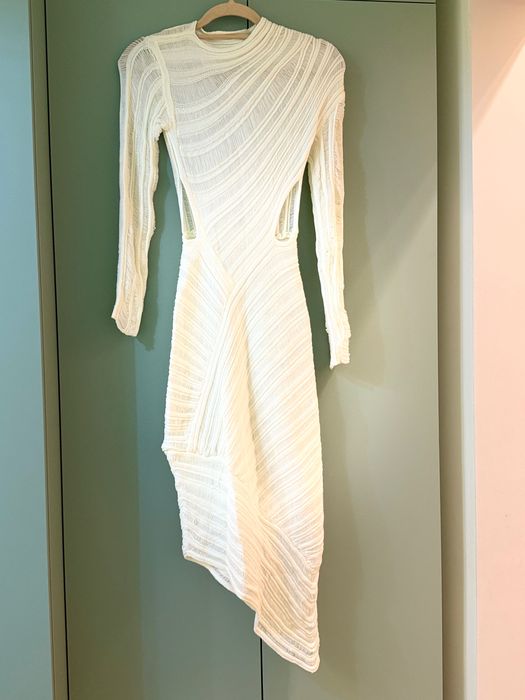 Бяла плетена рокля по тялото