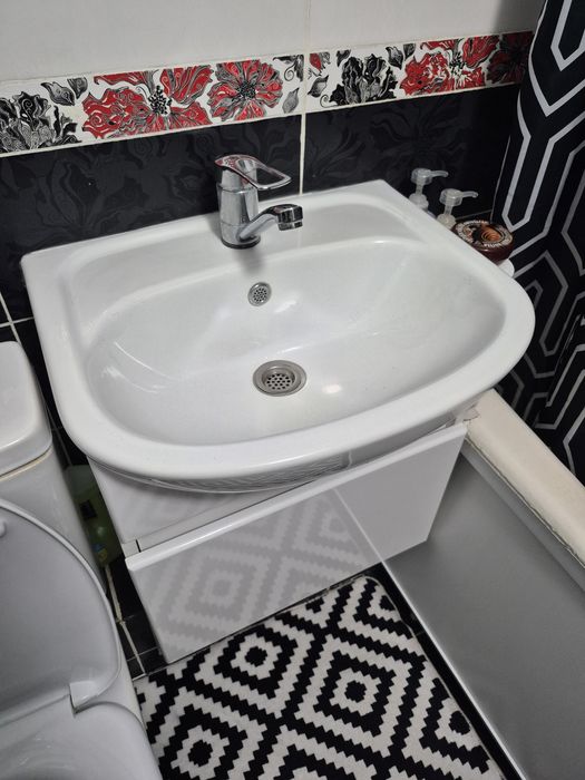 Раковина с тумбой