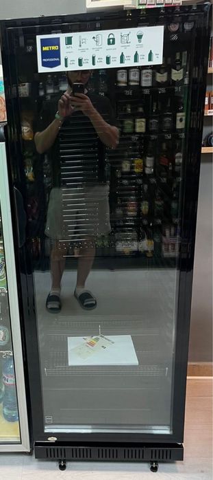 Продава се хладилна витрина