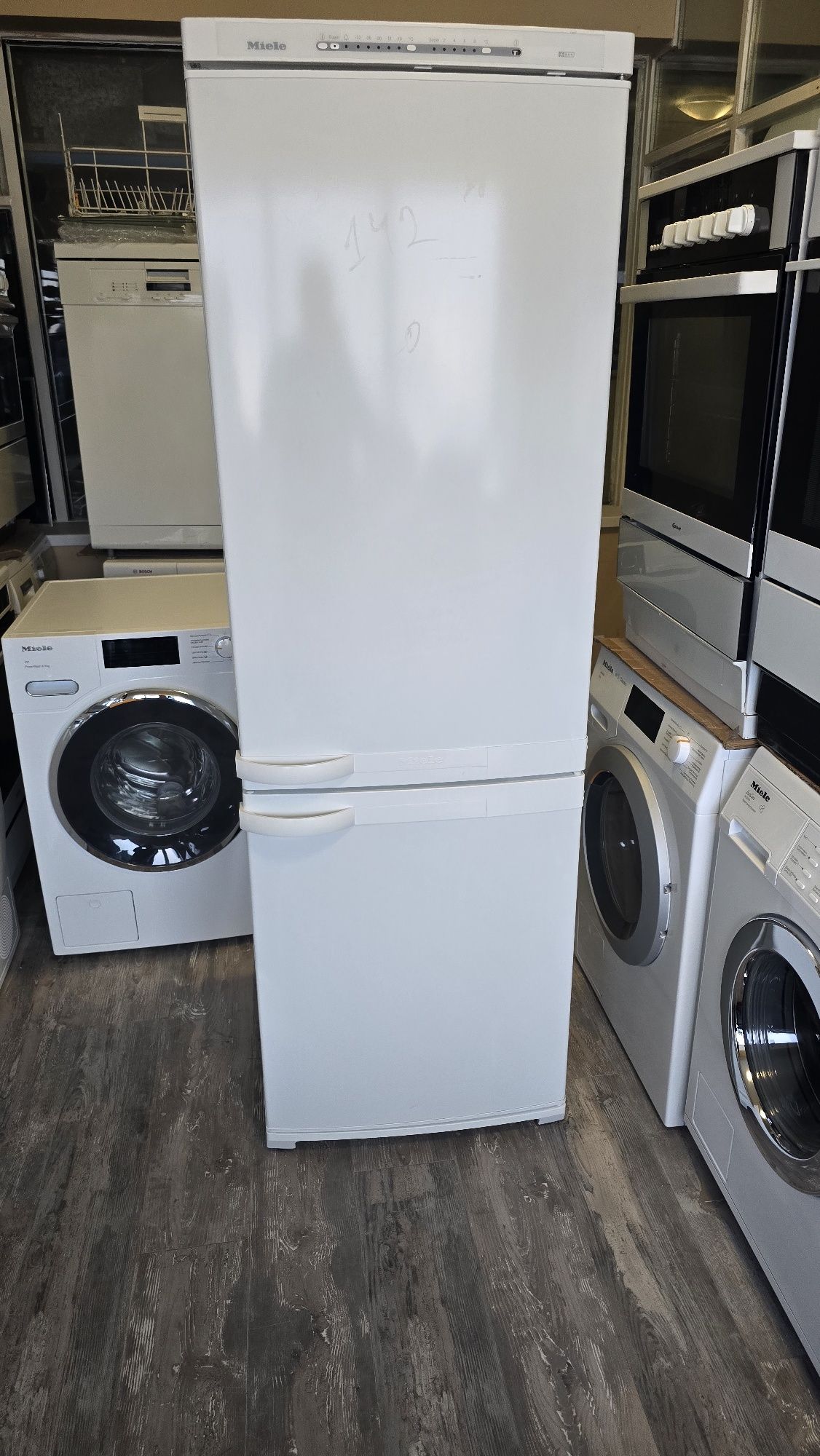 Хладилник с фризер Miele 180см