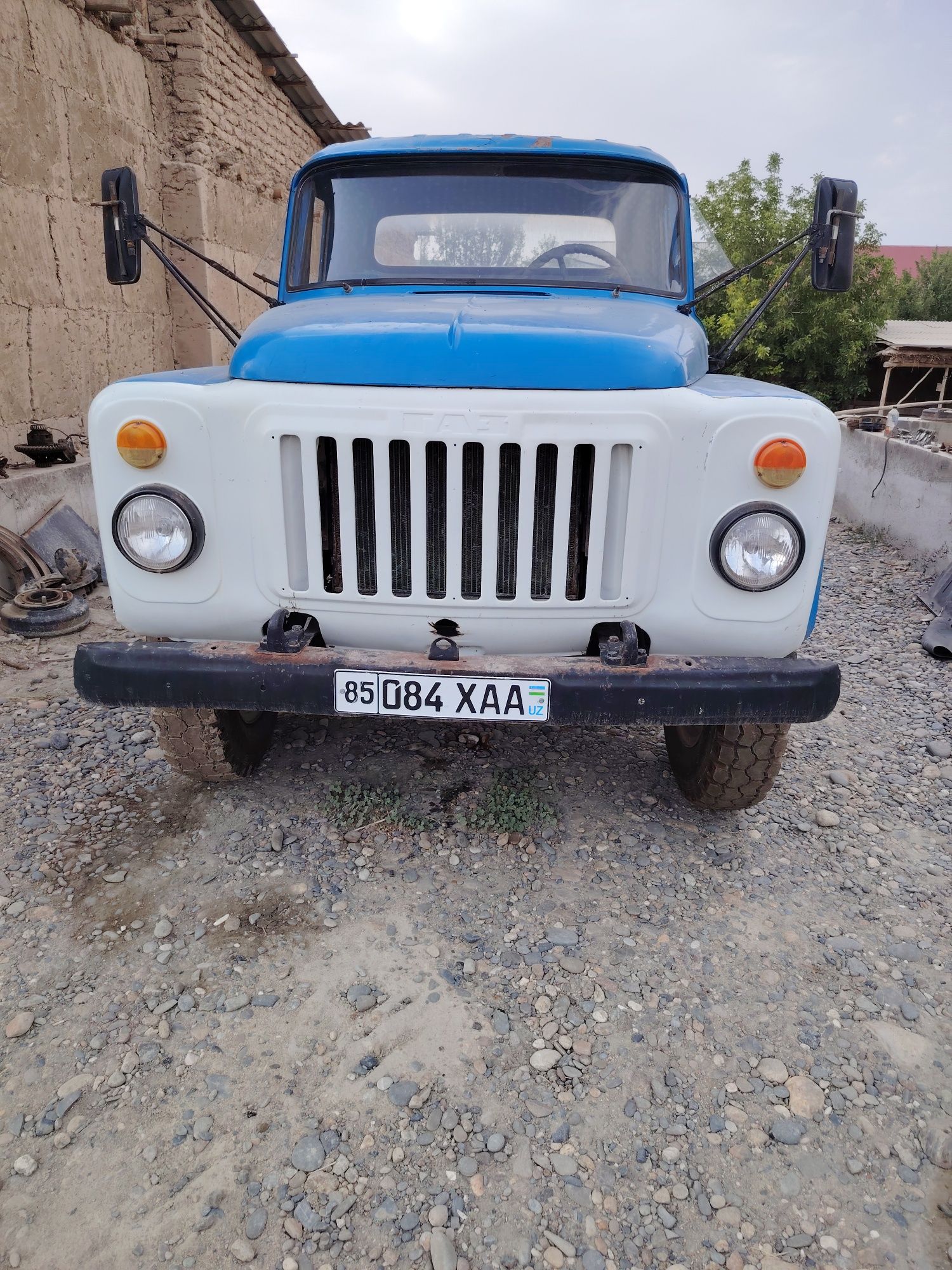 Gaz 53  sotiladi manzil Navoiyda         .