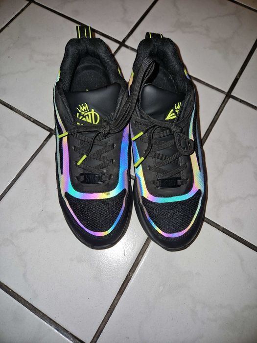 Дамски маратонки с холограмен ефект на английската марка KWD