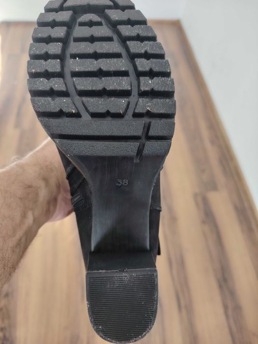 Cisme din piele intoarsa negre