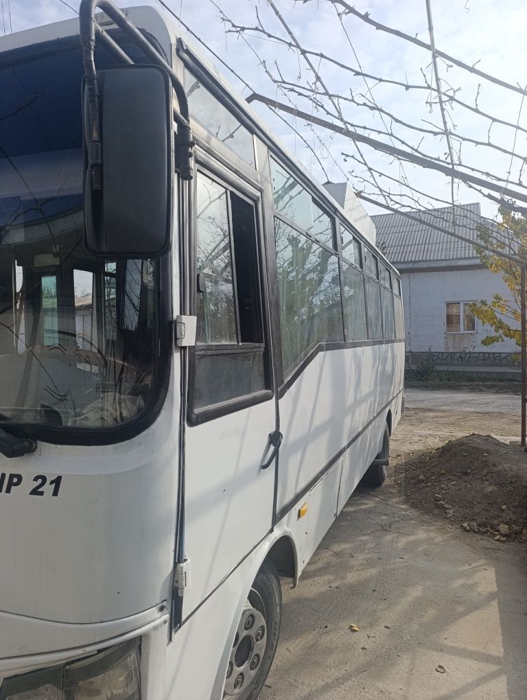 Isuzu np 21 2009