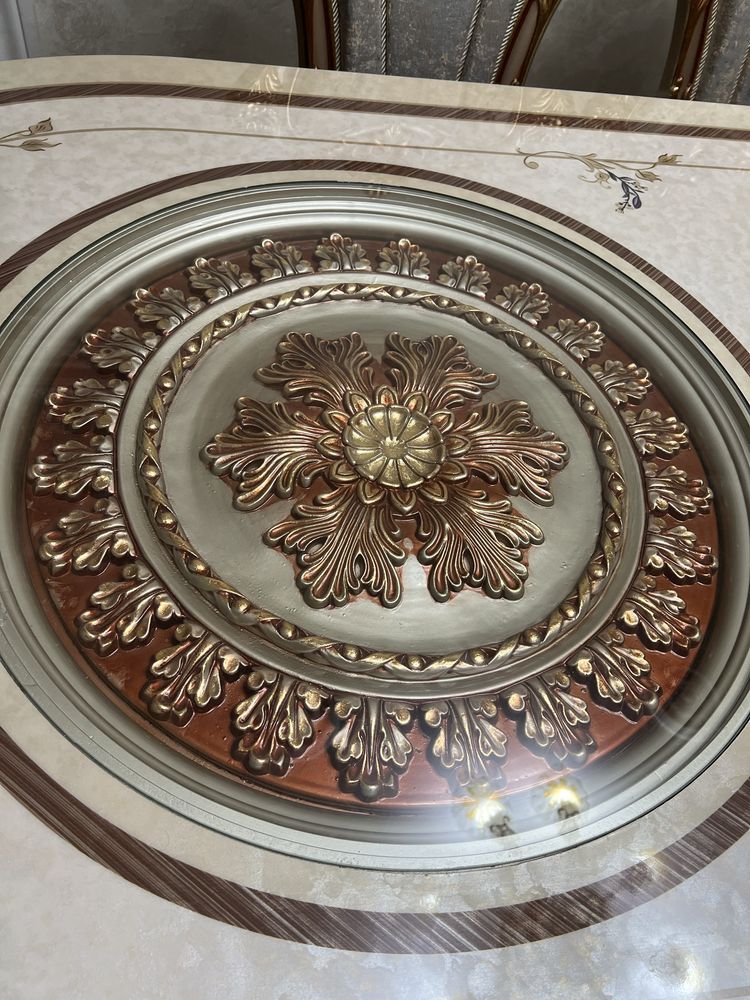 Стол со стульями