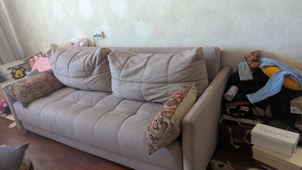 Российский серый диван