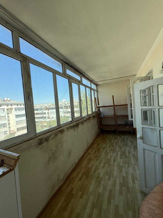 3 xona 4 xonaga o'zgartirilgan kvartira sotuvda