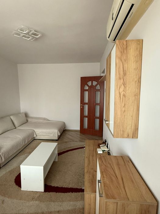 Inchiriez apartament