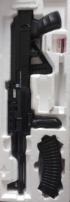 Продавам автомат Калашников  AK-47 AIRSOFT
