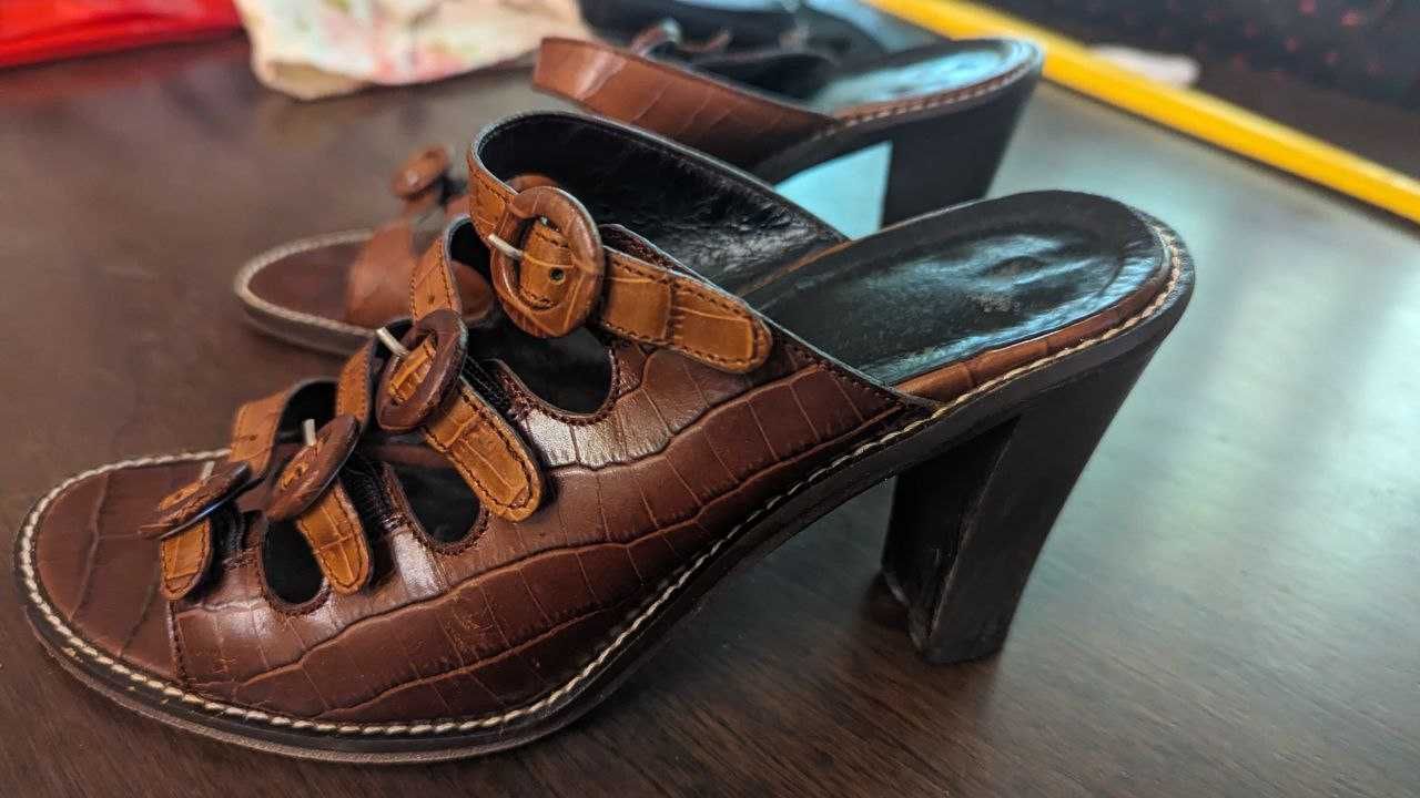 Продам фирменные натуральной кожи 2 пары летней обуви