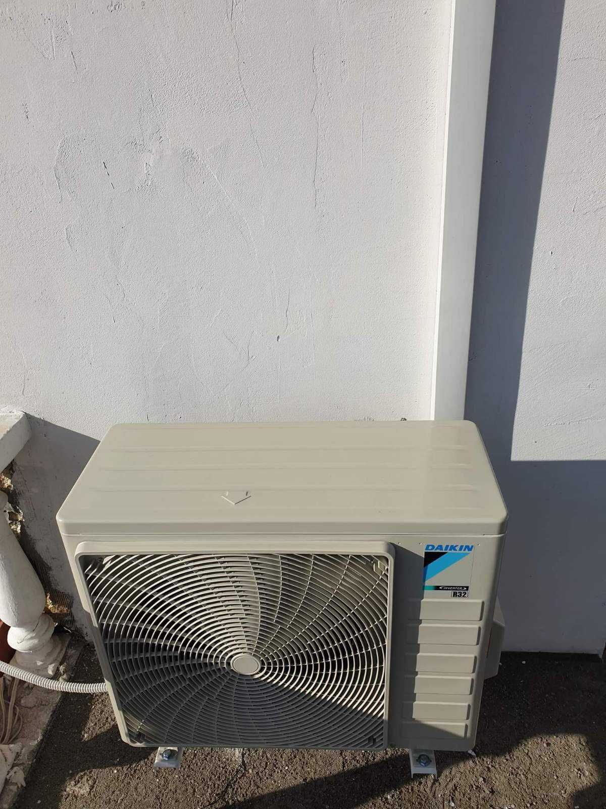 Инверторен климатик DAIKIN Sensira FTXF42E/RXF42E 14000BTU A++